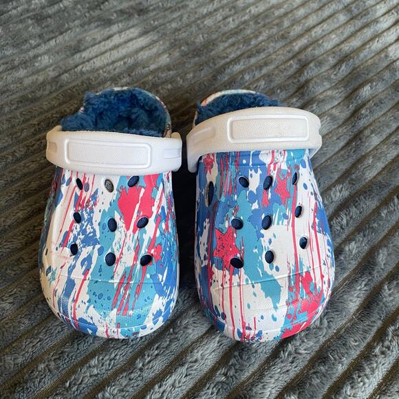 Berkley Jensen Faux Fur Lined Clogs Baby Size 7 White Blue Star Splatter - Picture 1 of 7
